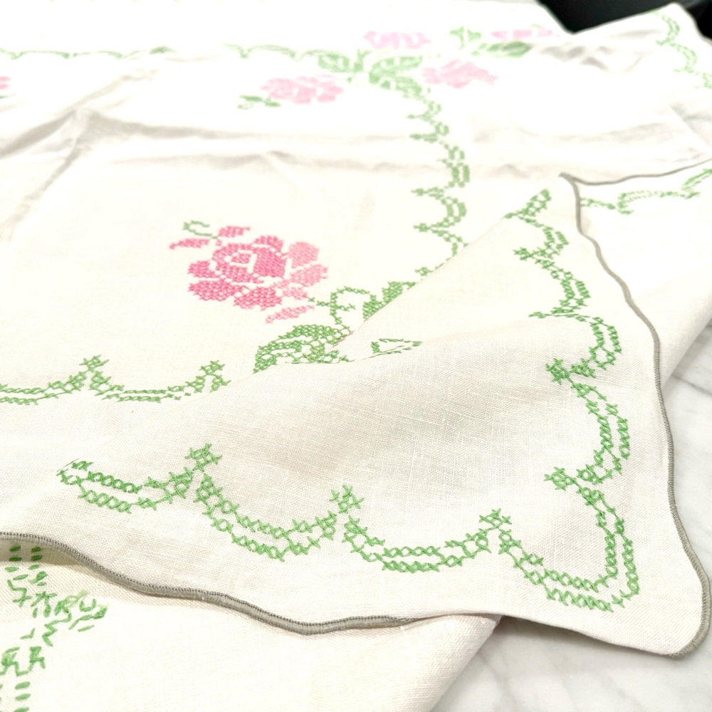 VTG hand embroidered tablecloth 47x48”. Excellent vintage condition!